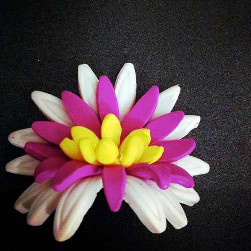 Hand-made flower by Waleska Nomura.